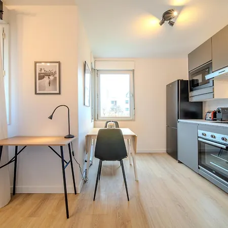 4 Pers Halle Tony Garnier Apartment *