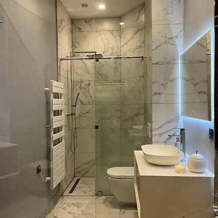 Apartment Stunning In The Center Of ! *