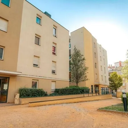 Le Calme Et Cosy Avec Parking Gratuit Apartment Lyon
