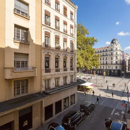 Hallmark - Location T2 - 2 * Lyon
