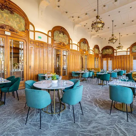 Mercure Centre Chateau Perrache מלון