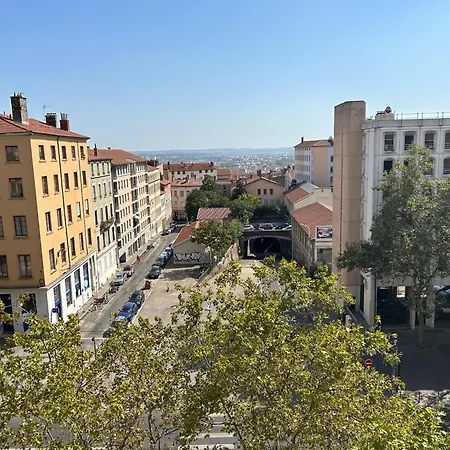 Hotel De La Croix-rousse 2*