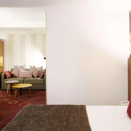 Mercure Centre Plaza Republique 4*