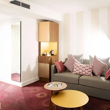 Mercure Centre Plaza Republique 4*