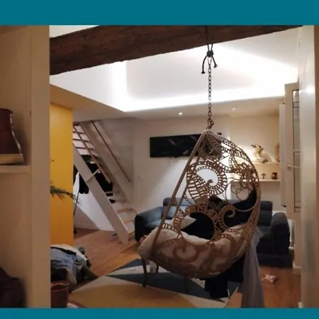 Location D'une Et D'une Salle De Bain Privee Dans Mon Ou Je Reside Egalement Pendant Votre Sejour Homestay