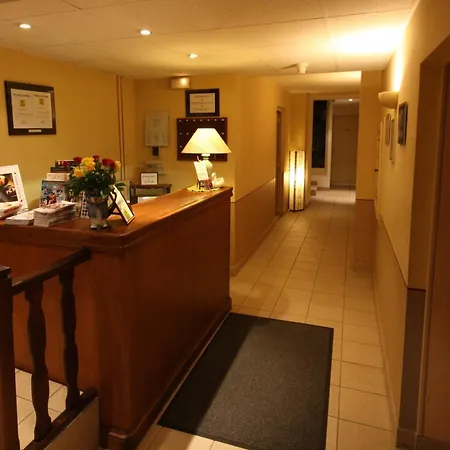 Hotel Logis L'ange Couronne Belleville-sur-Saône