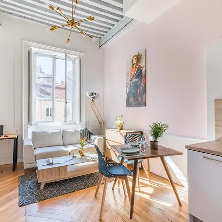 Apartment Le Royale Haussman Junior - Louis Pradel
