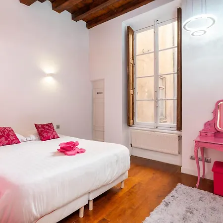 Le Xvi De La Rose Apartment *