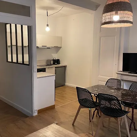 Les Remparts Charming 4-person Ainay Bellecour Apartment *