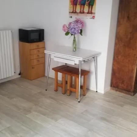 Independant, Proche Hopitaux Est Homestay