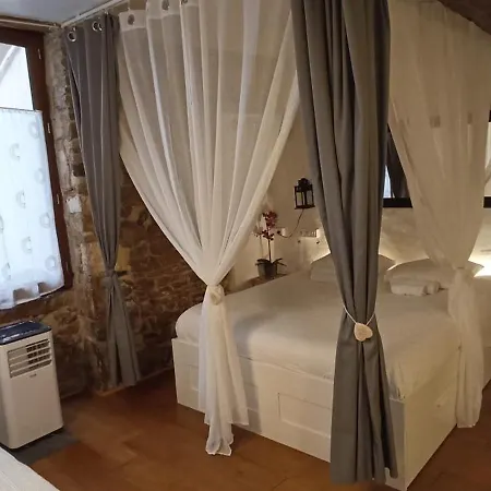 La Loge Du Vieux Bed and Breakfast