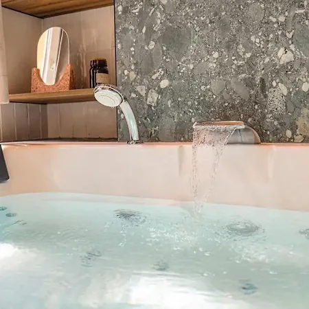 Labolla, Cocon Avec Spa, Coeur De Apartment *