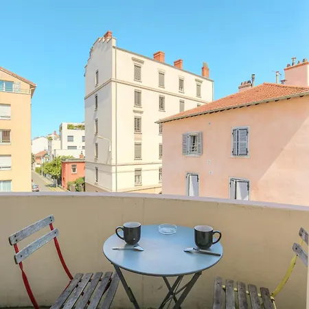 Cosy Et Calme Proche Metro Montplaisir Apartment