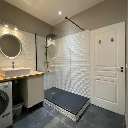 Apartment Bel Spacieux, Climatise - Centre *