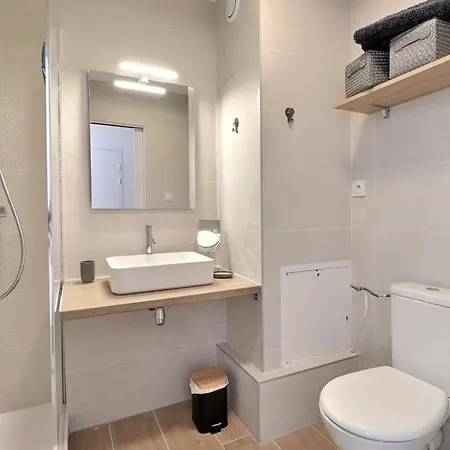 La Douce Parenthese - With Garage - 4th Apartment *