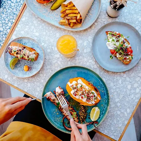 Chromatics & Restaurant Hill Club By Happyculture Hotel Lione