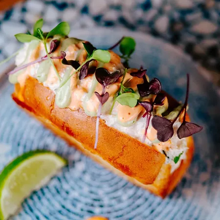 Hotel Chromatics & Restaurant Hill Club By Happyculture