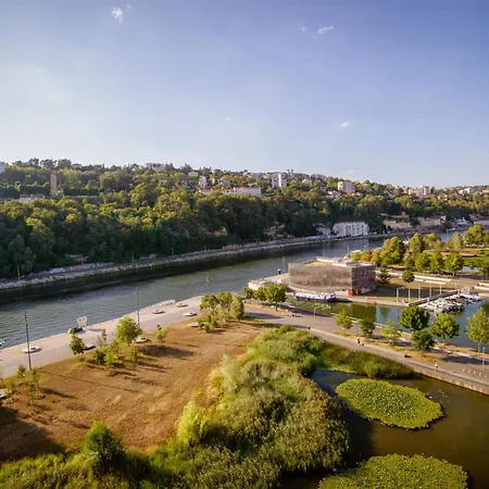 Hotel Novotel Centre-confluence Bord De Saone Lyon