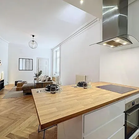 My Victor Hugo 2 Apartment *