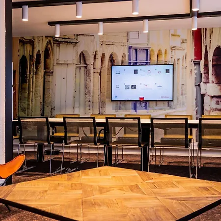 Novotel Lyon Meeting & Events 4* Bron