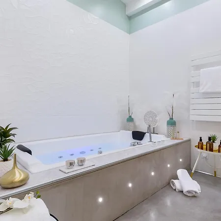 Host - De Luxe Aux Terreaux&jacuzzi
