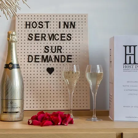 Apartment Host - De Luxe Aux Terreaux & Jacuzzi