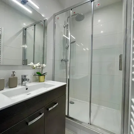 Apartment Bngo I Le Spacieux I 3 Chambres, 2 Salles De Bain, Parking Prive Gratuit, 8 Personnes, Vieux Hypercentre