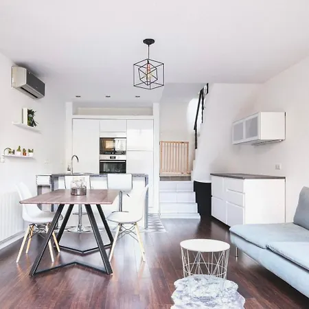 Triplex Cosy Au Calme - Terrasse - Parking Prive * Lyon