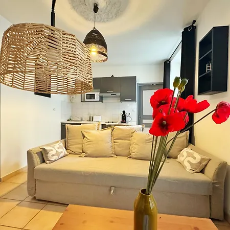 Julius Apartment *