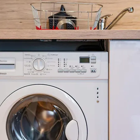 Le Haussman 4 Places - Louis Pradel - Netflix * Lyon