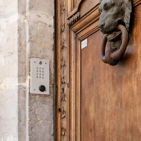 Le Haussman 4 Places - Louis Pradel - Netflix Apartment Lyon