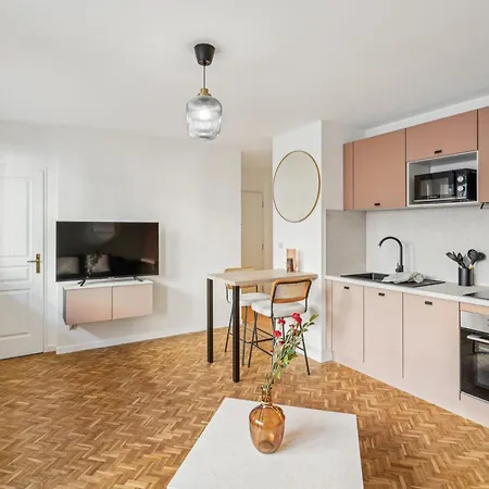 Baraban For 4 People With Balcony Near Part-dieu Apartment