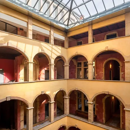 Hotel Cour Des Loges Lyon, A Radisson Collection 5*
