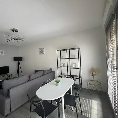 & Cosy, Charcot- Wifi - Lave Linge - Balcon - Parking
