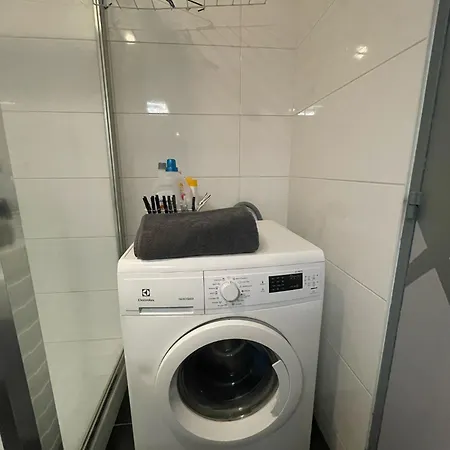 & Cosy, Charcot- Wifi - Lave Linge - Balcon - Parking * Lyon