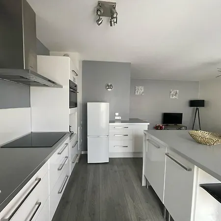 & Cosy, Charcot- Wifi - Lave Linge - Balcon - Parking Apartment *