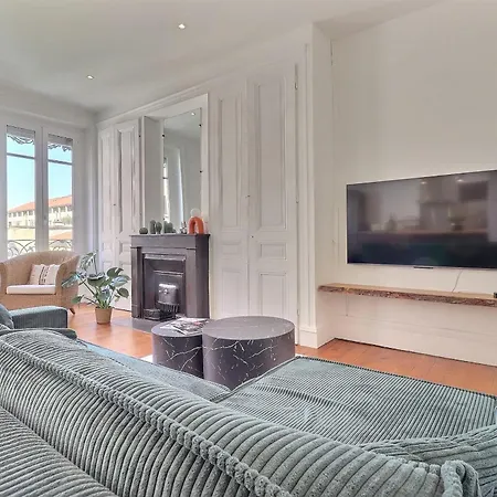 Apartment Escape And Charm In La Croix-rousse Stunning One-bedroom For An