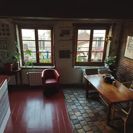 Dans Maison De Vieux, St Just