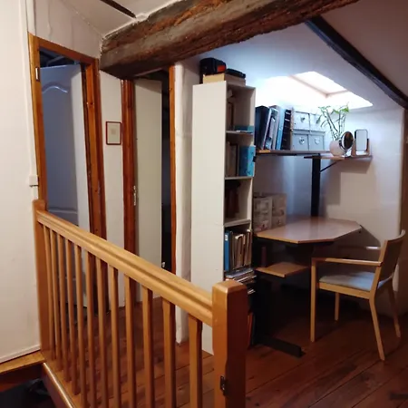 Dans Maison De Vieux, St Just