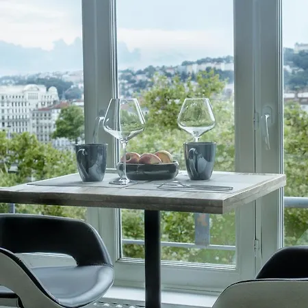 Vue Exceptionnelle, Baignoire Balneo, Parking&clim Apartment