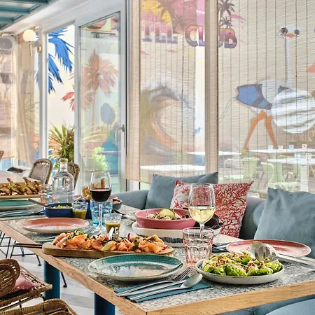 Hotel Chromatics & Restaurant Hill Club By Happyculture Lione