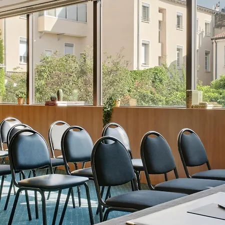 Hotel Chromatics & Restaurant Hill Club By Happyculture