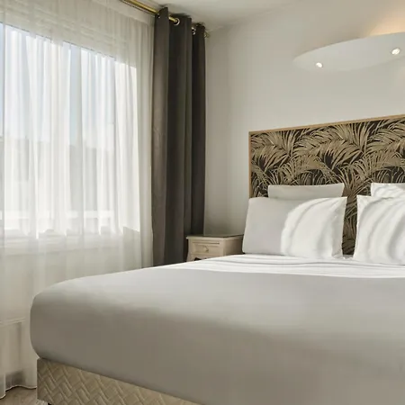 Hotel Chromatics & Restaurant Hill Club By Happyculture Lione