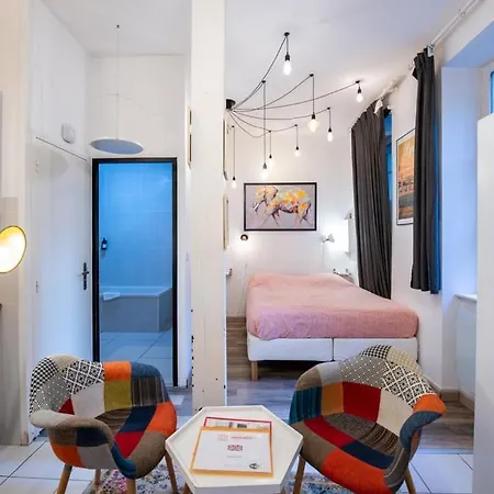 Du Vieux Cosy & Calme - Le Quarantaine Apartment