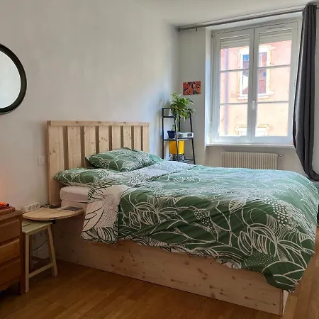 Cozy Bright Croix Roussien