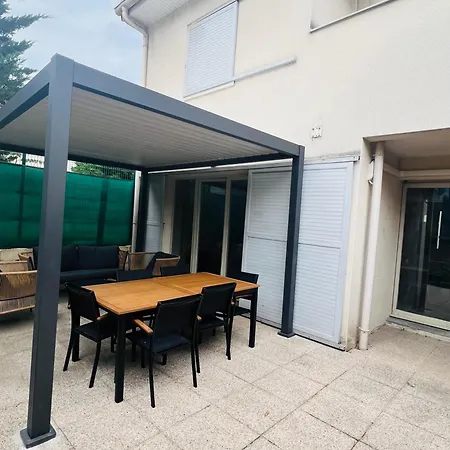 Maison Familiale Avec Jardin 8eme