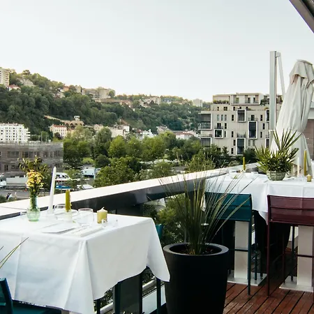 Hotel Novotel Centre-confluence Bord De Saone 4*