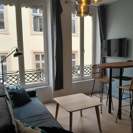 Apartment Superbe Moderne Idealement Situe,