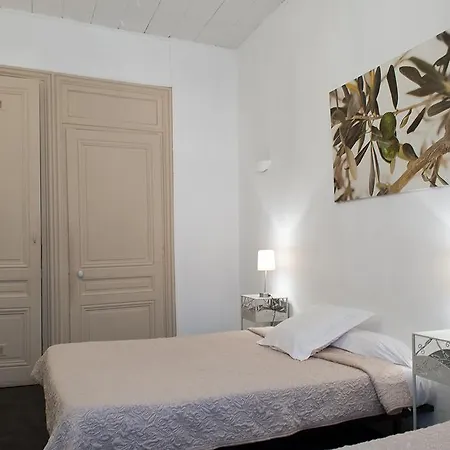 Des Facultes Hotell *
