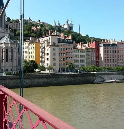La Nuit Saint Georges Lyon